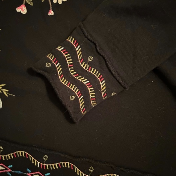 Johnny Was Los Angles- peacock embroidered black long sleeved top - Picture 8 of 8